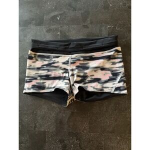 Lululemon Water Bound Run‎ Swim Shorts Size 4 Wamo Camo Reversible Pink Black